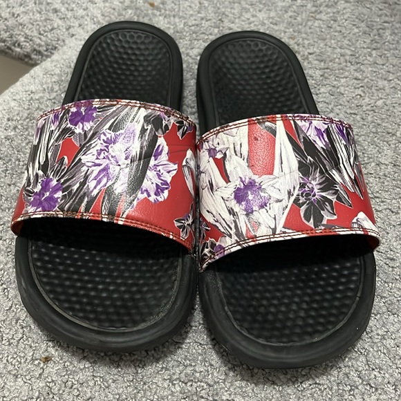 Nike Benassi Floral Pool Slides 10 - Picture 5 of 7